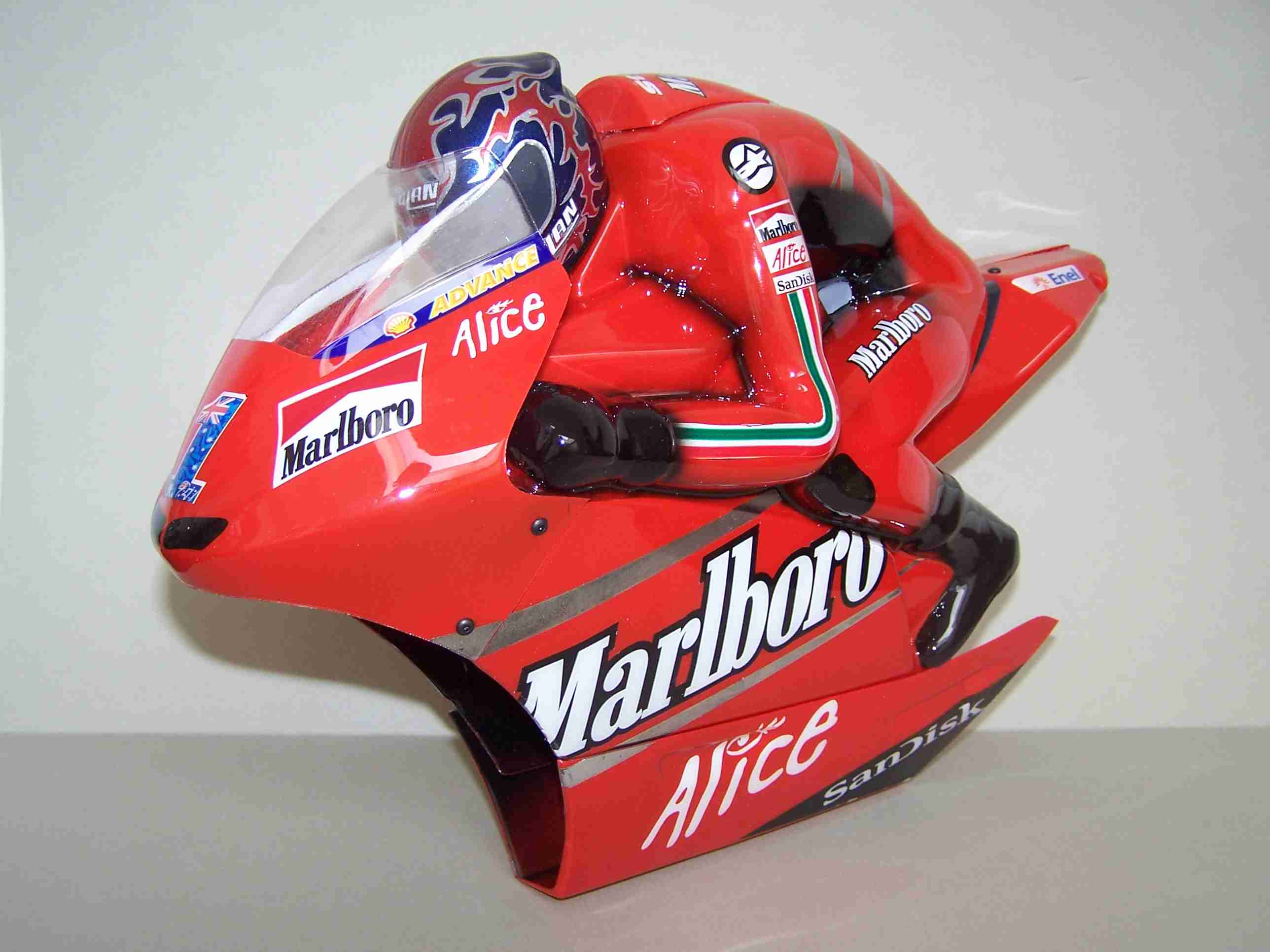 [Marlboro-Ducati-Stoner-2007-SB5-Body.jpg7_.jpg]