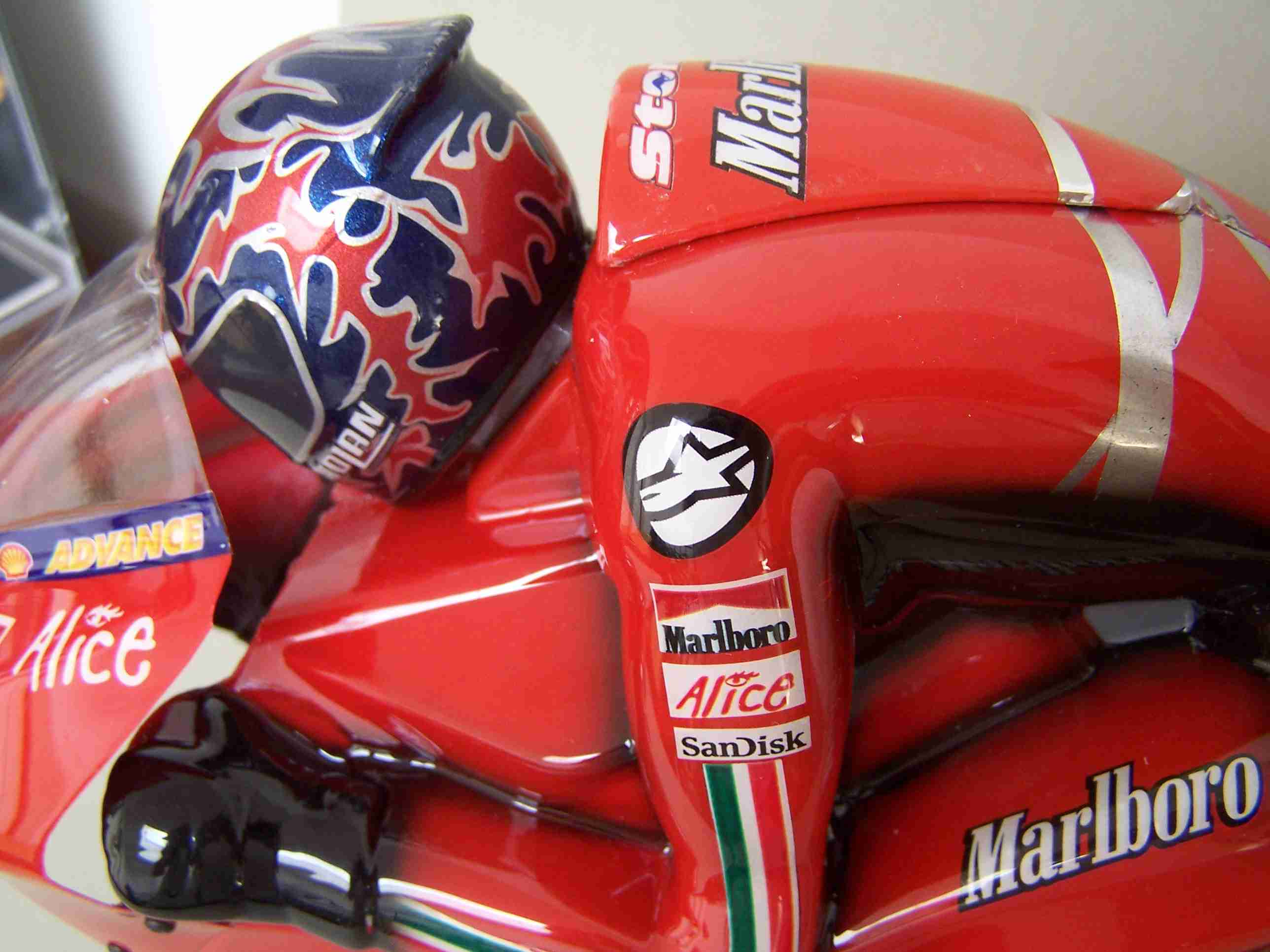 [Marlboro-Ducati-Stoner-2007-SB5-Body.jpg7_.jpg1_.jpg]