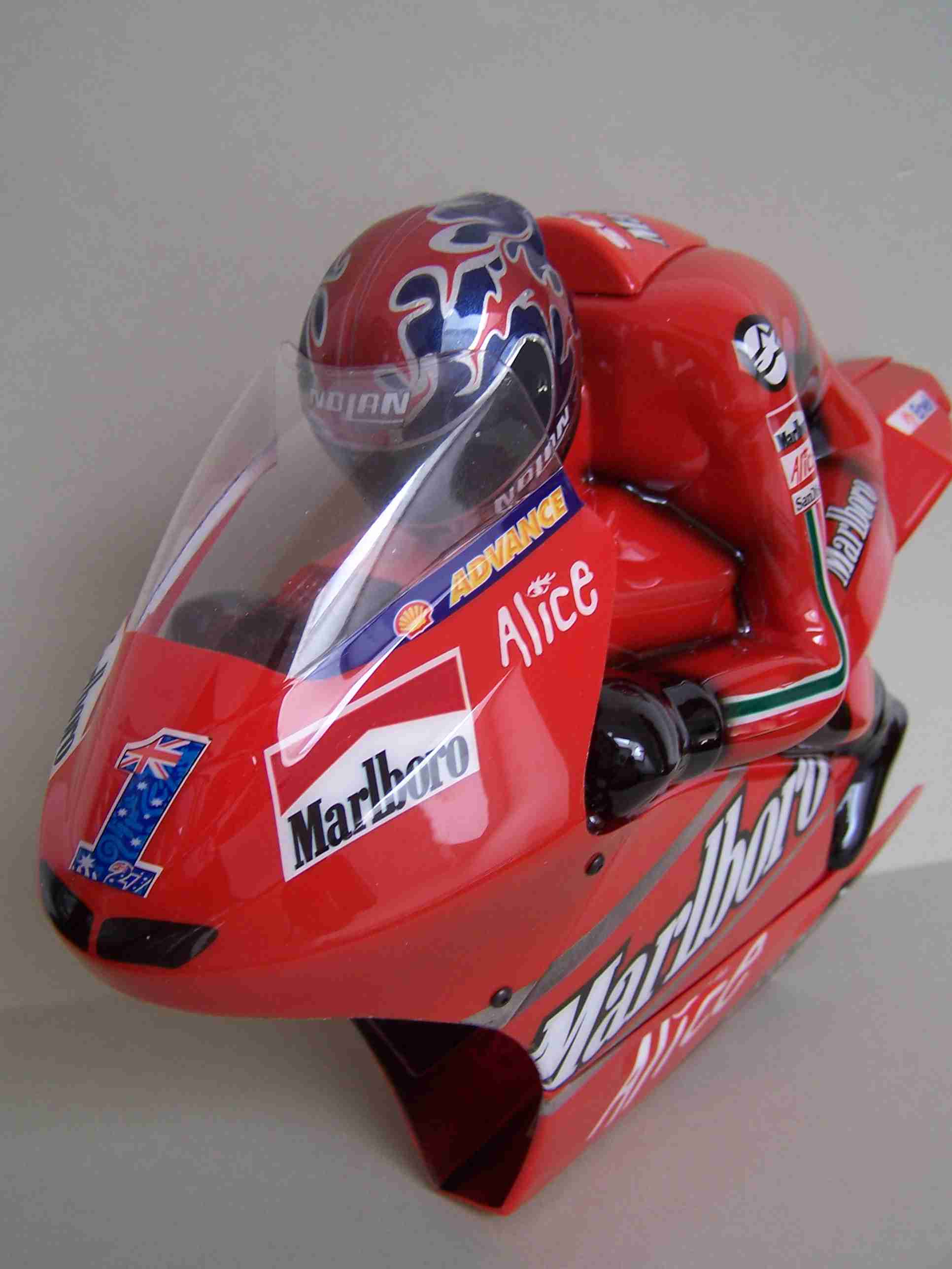[Marlboro-Ducati-Stoner-2007-SB5-Body.jpg7_.jpg7_.jpg]