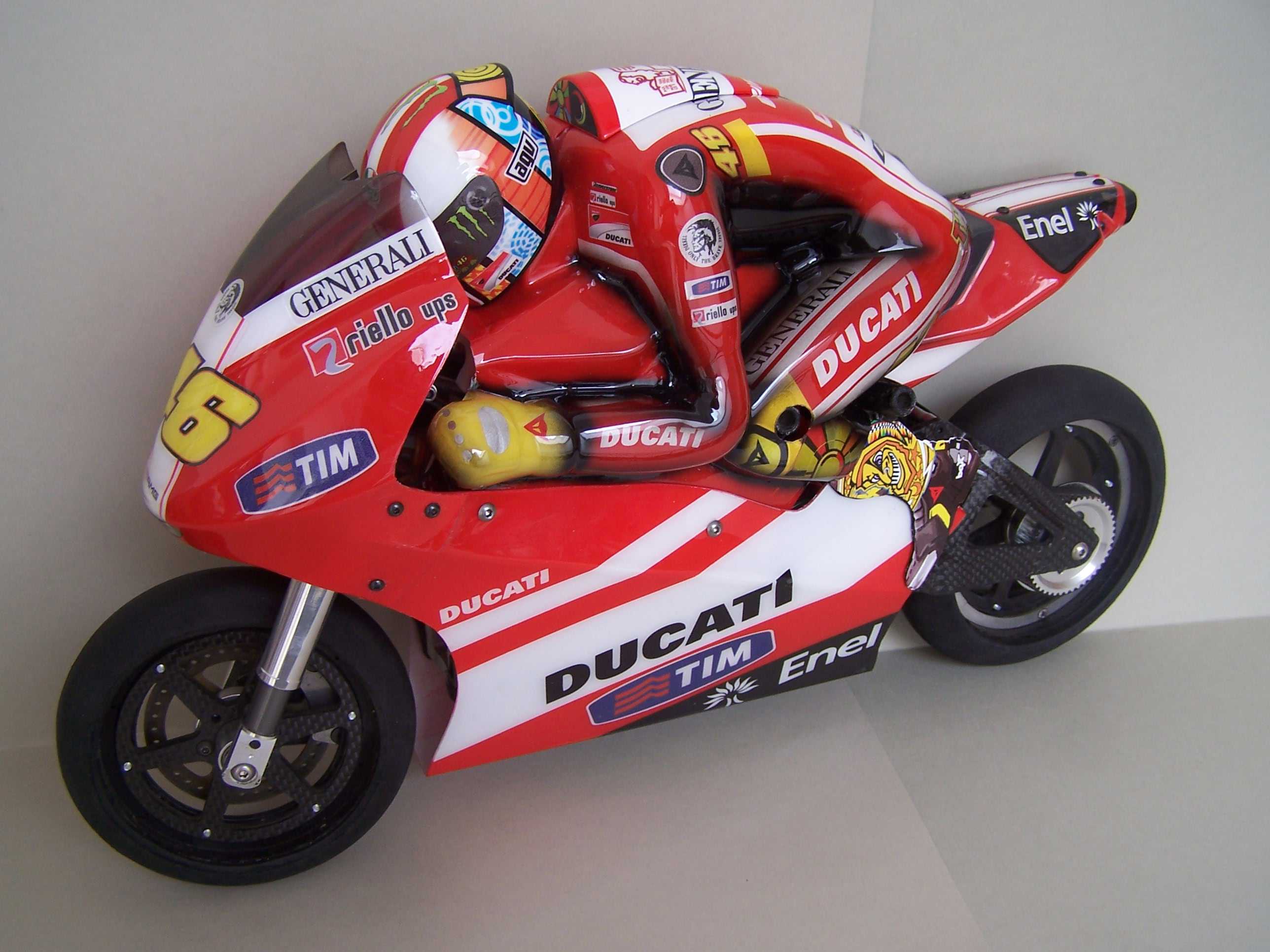 [Rossi-2011-Ducati.jpg]